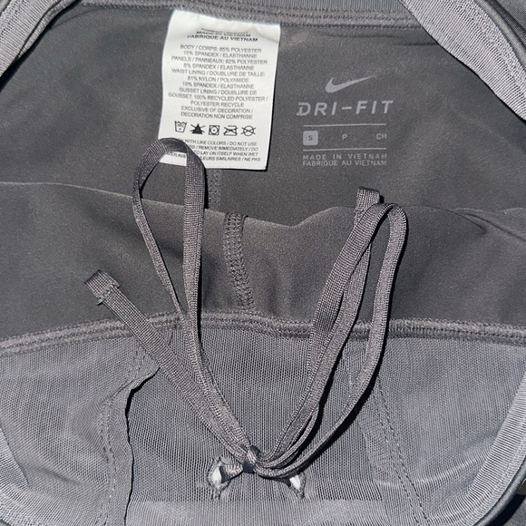 WOMENS NIKE CROPPED LEGGINGS, SIZE SMALL - Picture 3 of 6